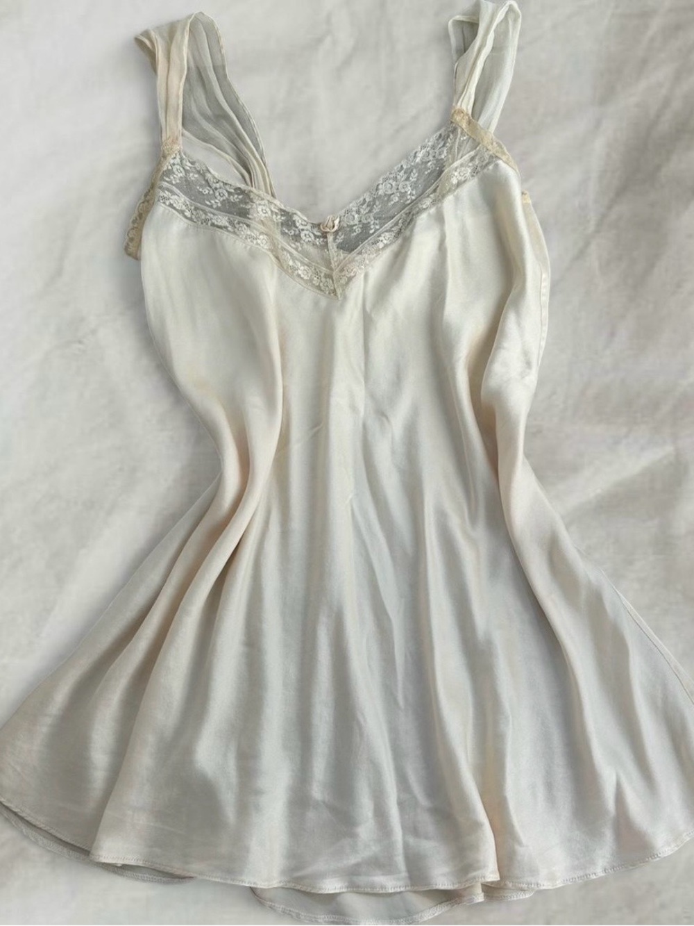 Vintage 100% silk cream slip dress 🌷🌸